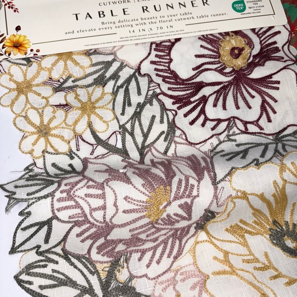 The little cottage table runner embroidered cutwork - Picture 3 of 8